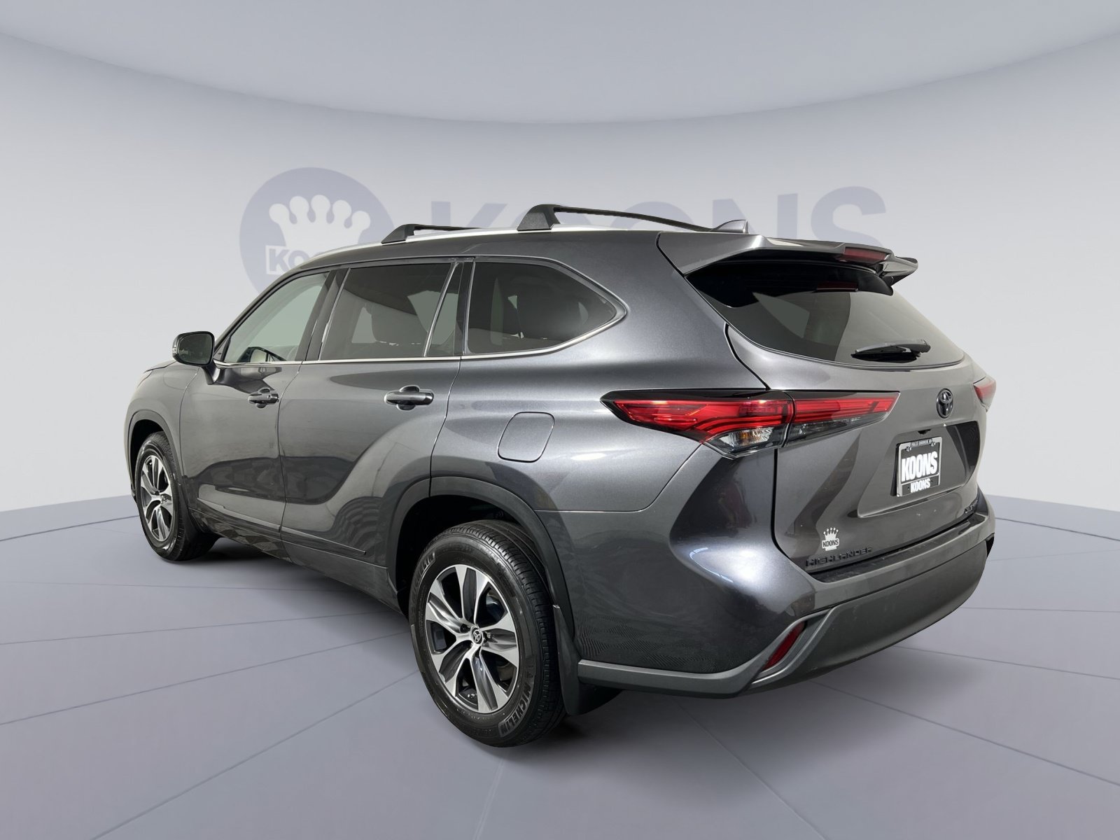 Used 2022 Toyota Highlander XLE AWD/4WD image 8