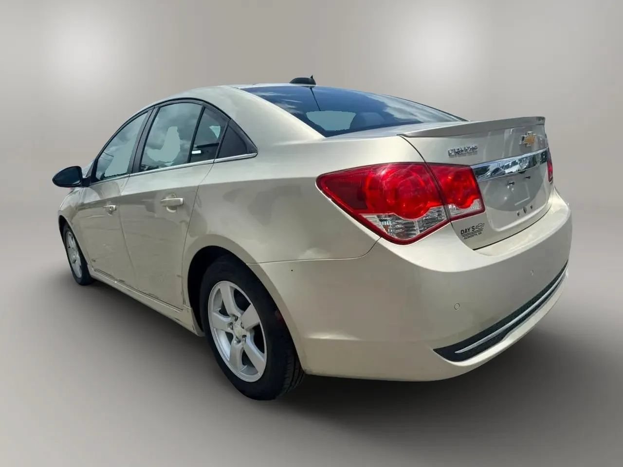 Used 2016 Chevrolet Cruze LT w/ Sun And Sound Package FWD image 5