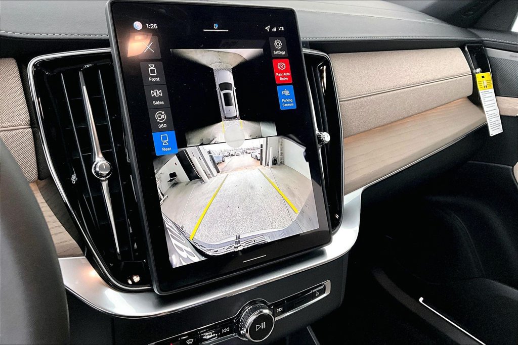 New 2026 Volvo XC90 B6 Plus w/ Protection Package Premier AWD/4WD image 17