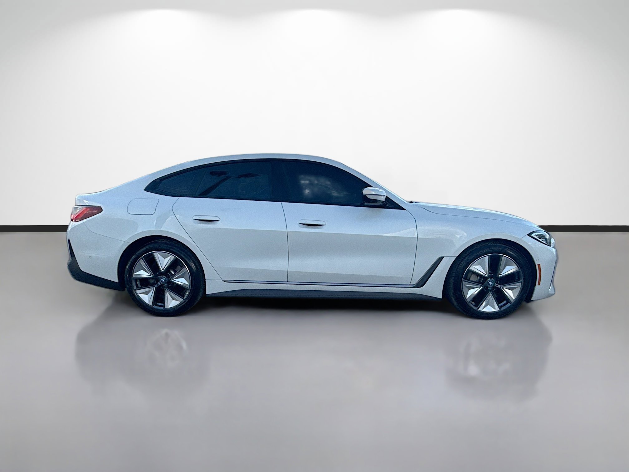 Used 2023 BMW i4 eDrive35 image 2