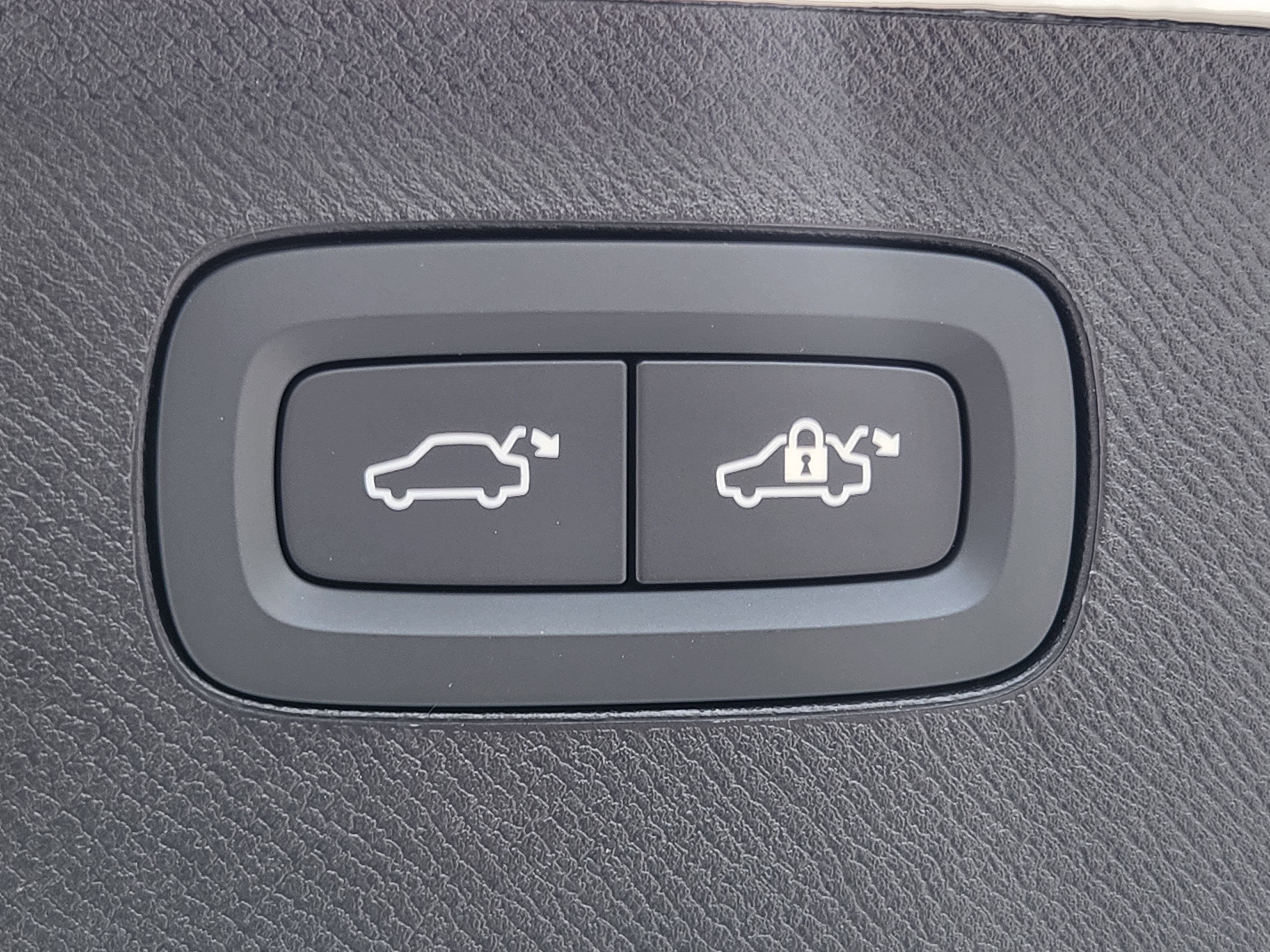 New 2025 Volvo XC90 T8 Plus w/ Protection Package image 13