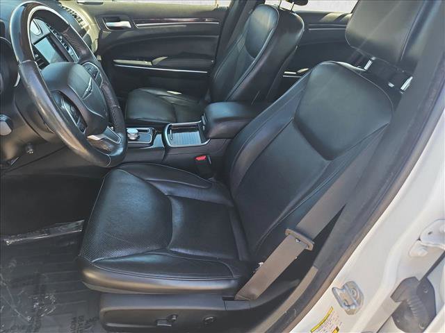 Used 2018 Chrysler 300 Limited image 14