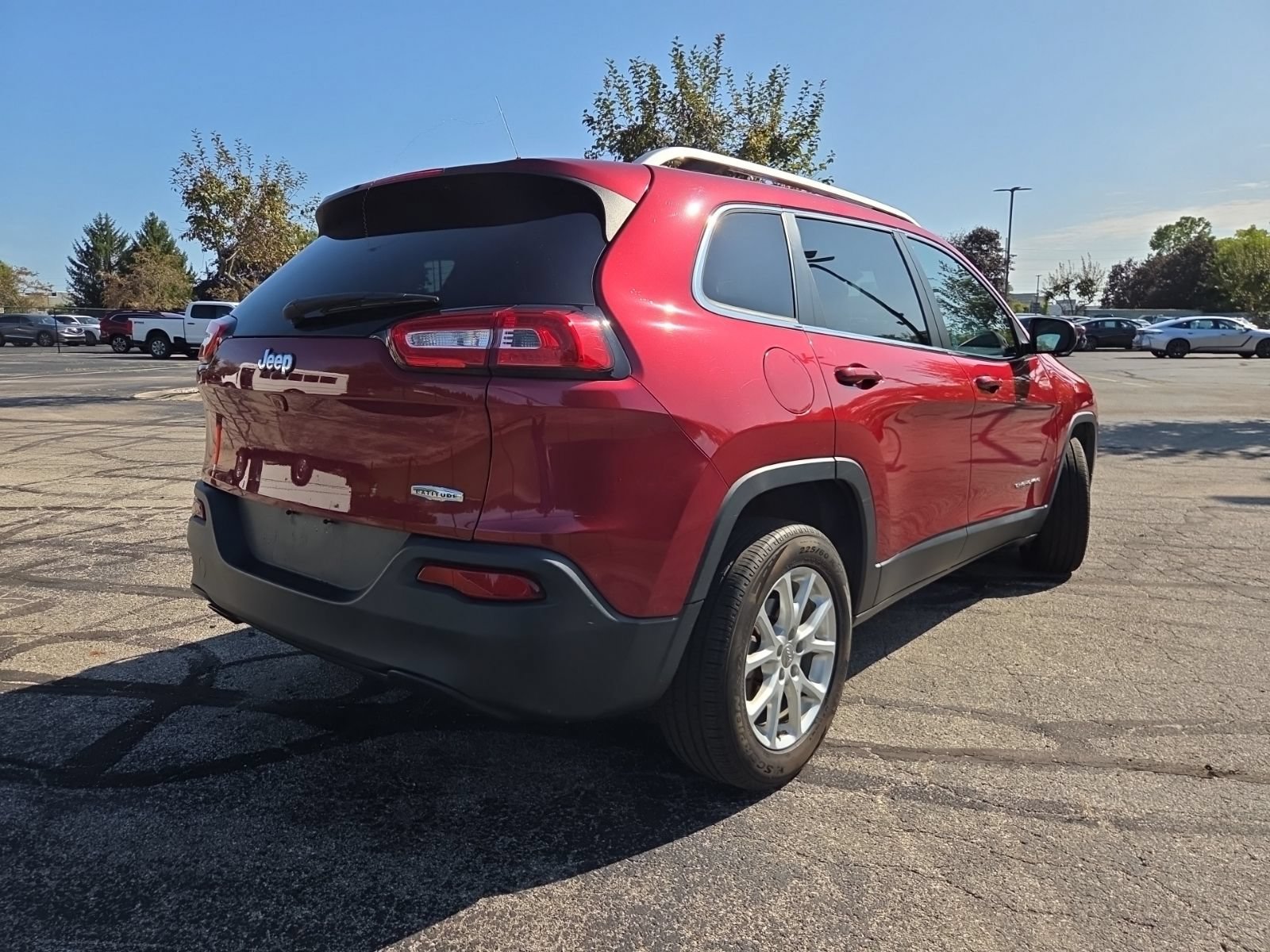 Used 2016 Jeep Cherokee Latitude FWD image 4