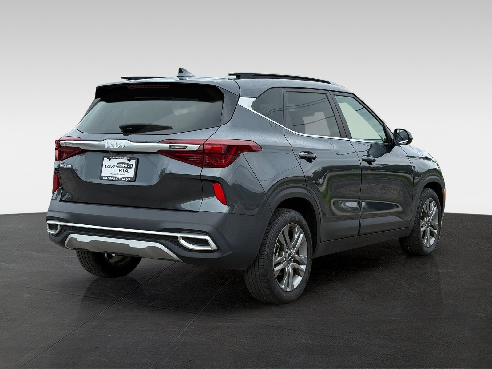 Used 2023 Kia Seltos S w/ Navigation Package FWD image 5