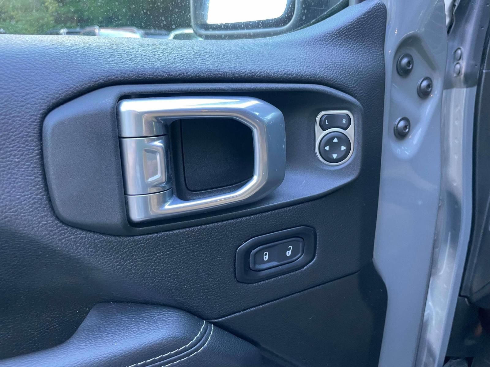 Used 2022 Jeep Wrangler Unlimited Sahara w/ Safety Group AWD/4WD image 17