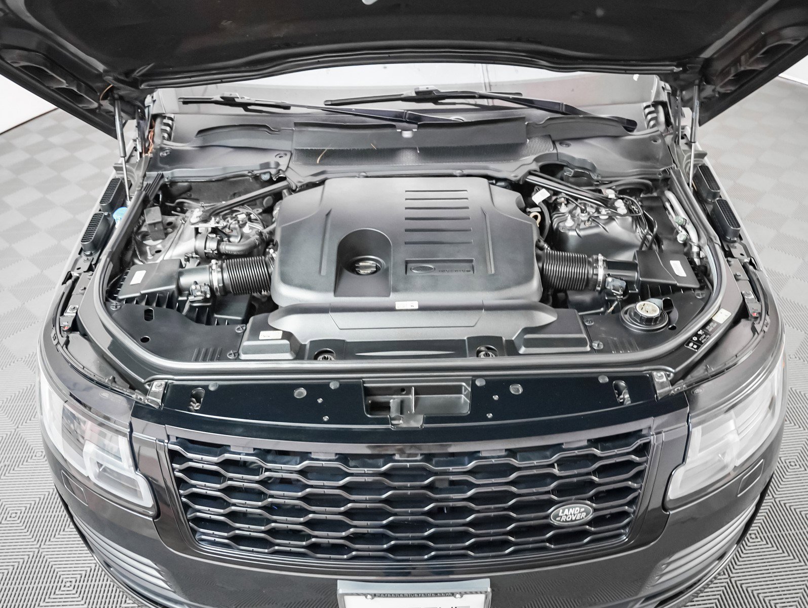 Used 2020 Land Rover Range Rover HSE image 3