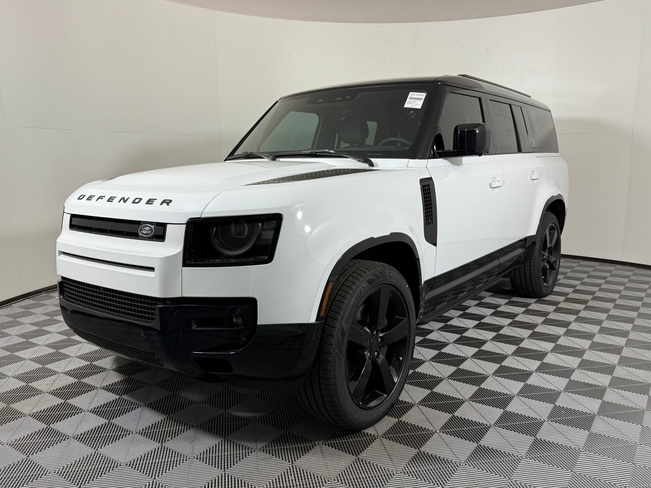 New 2026 Land Rover Defender 130 X-Dynamic SE image 1