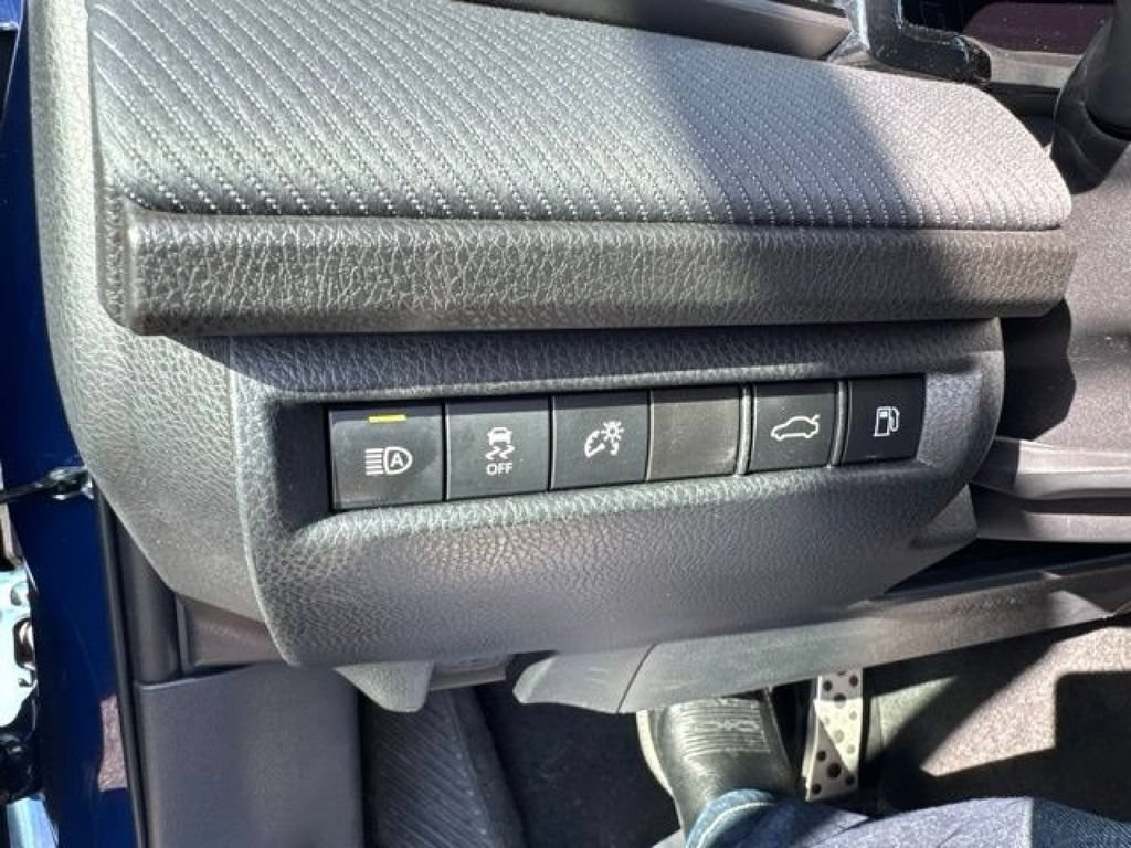 Used 2025 Toyota Camry SE FWD image 35