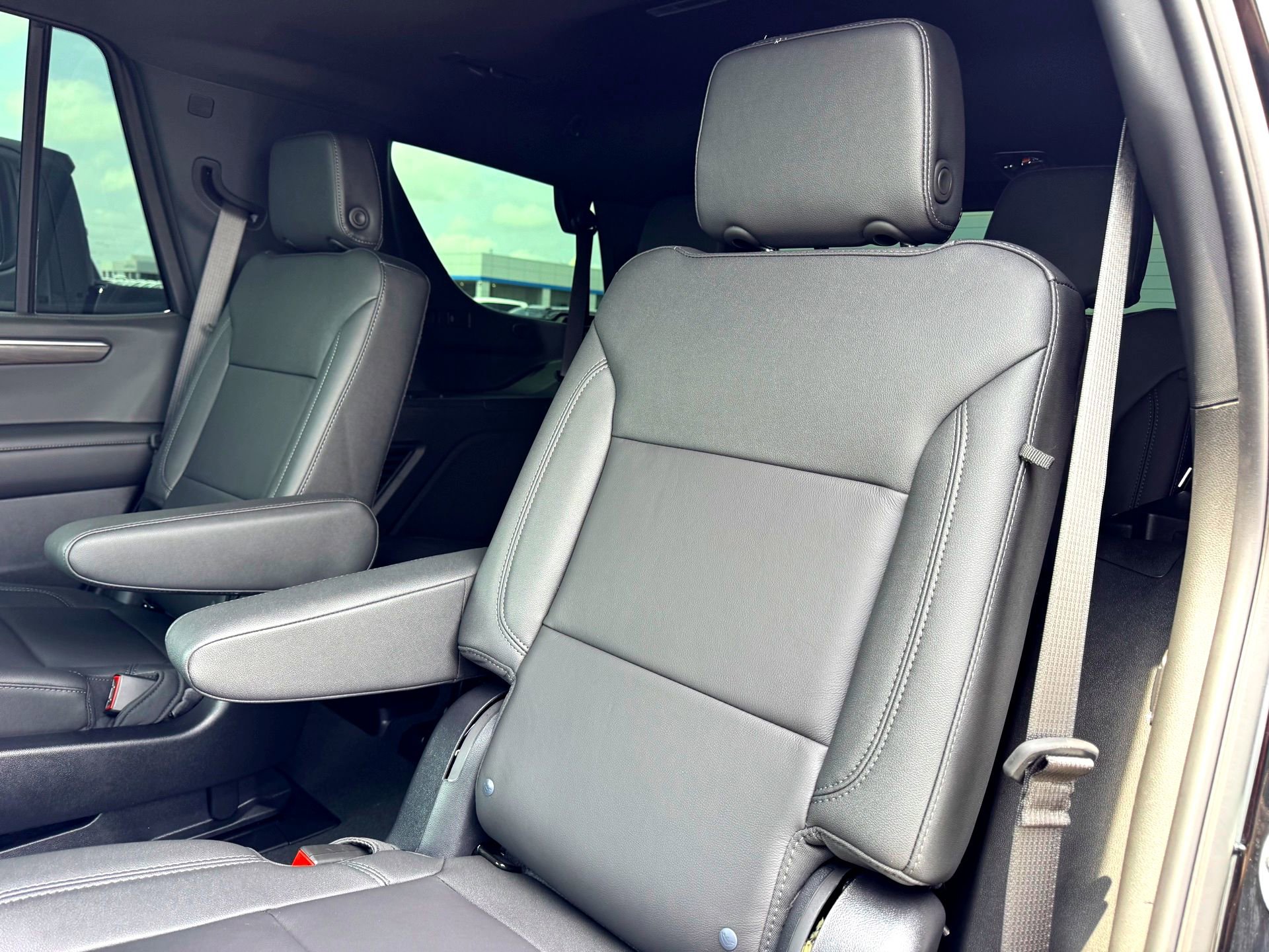 Used 2025 Chevrolet Tahoe Z71 w/ Comfort Package image 21