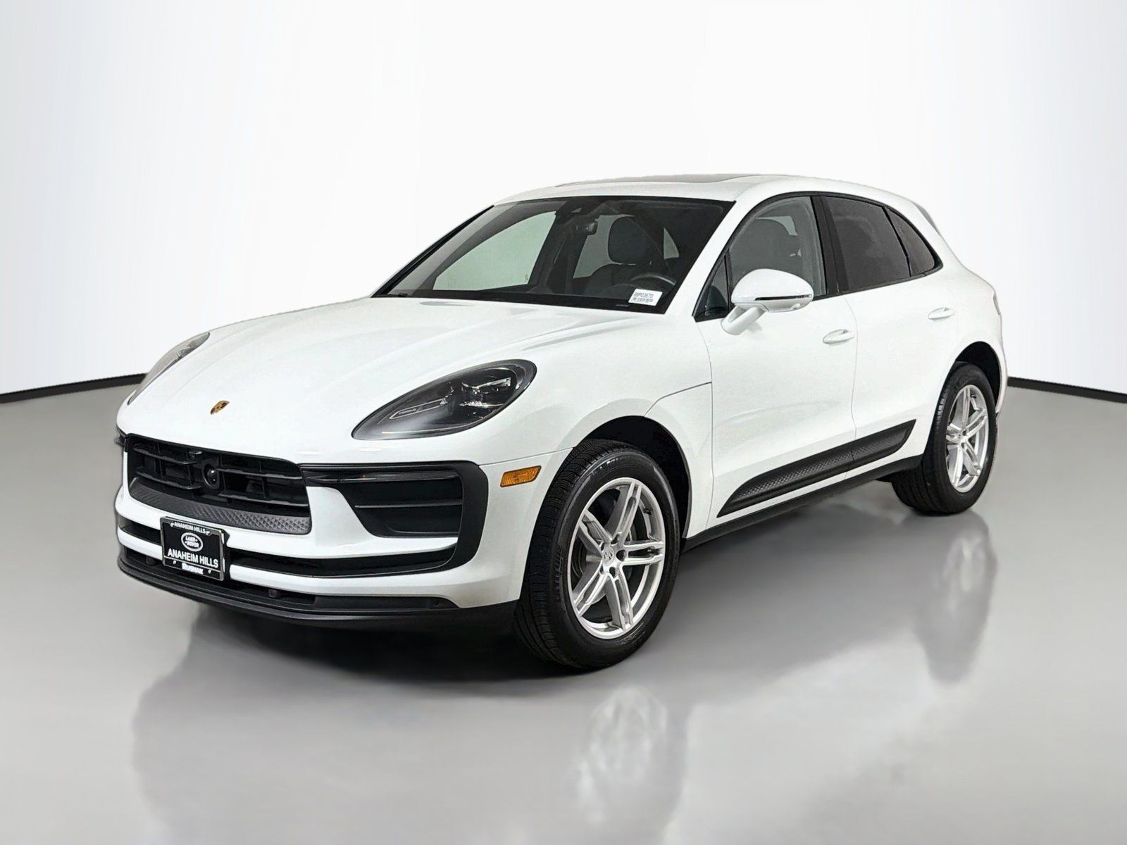 Used 2024 Porsche Macan w/ Premium Plus Package AWD/4WD image 1