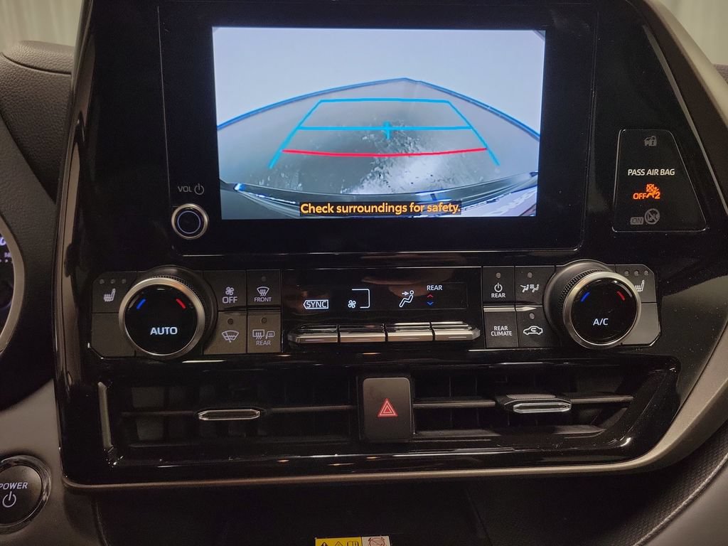 Used 2023 Toyota Highlander XLE AWD/4WD image 22