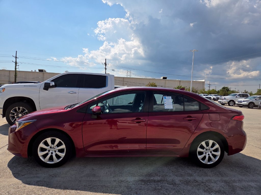 Used 2025 Toyota Corolla LE FWD image 2
