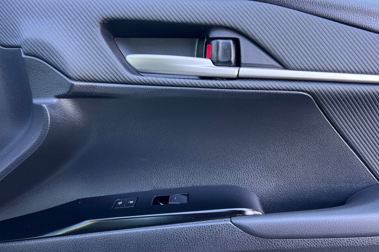 Certified 2025 Toyota Camry SE FWD image 21