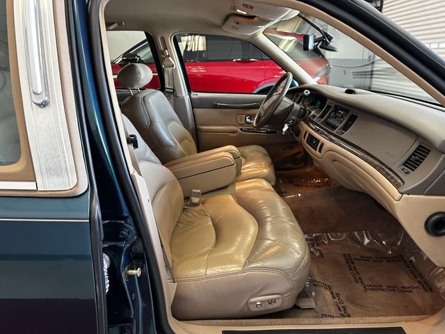 Used 1997 Lincoln Town Car Signature RWD image 30