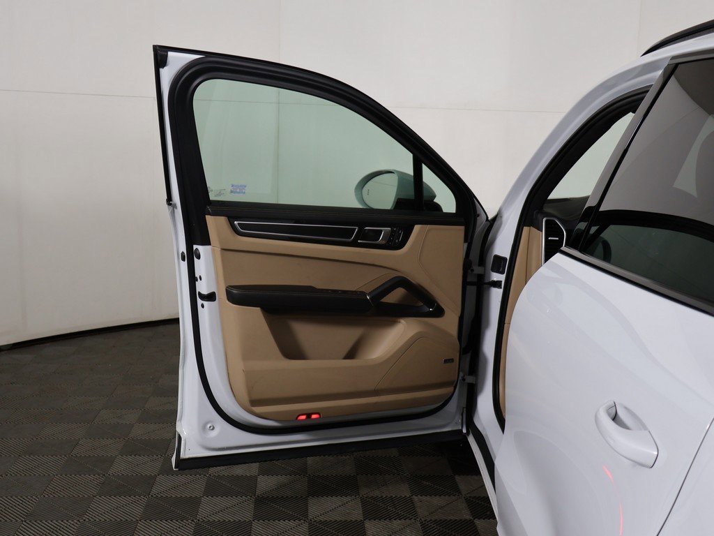 Used 2022 Porsche Cayenne GTS image 22