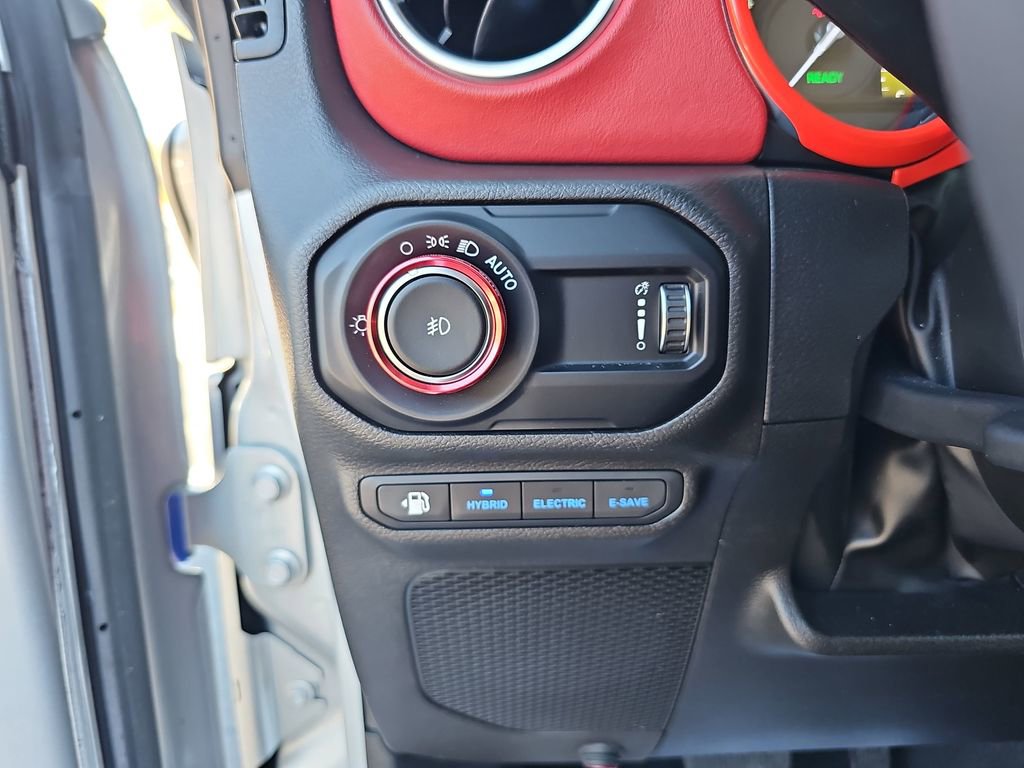 Used 2023 Jeep Wrangler Unlimited Rubicon 4xe image 31
