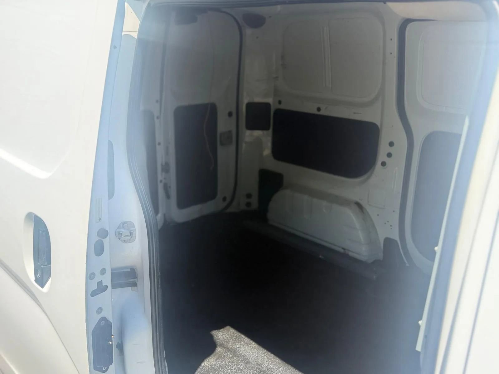 Used 2015 Nissan NV200 SV w/ Technology Package FWD image 15