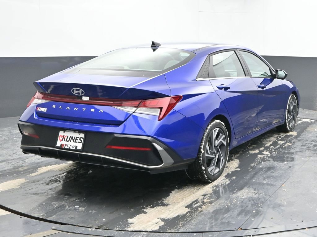 Used 2025 Hyundai Elantra SEL image 10