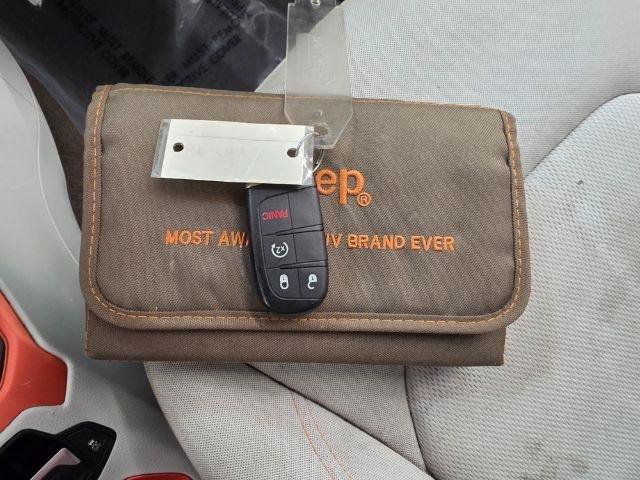 Used 2016 Jeep Renegade Latitude FWD image 28