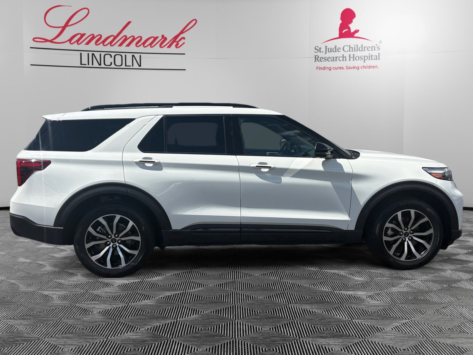 Used 2020 Ford Explorer ST w/ Premium Technology Package AWD/4WD image 6