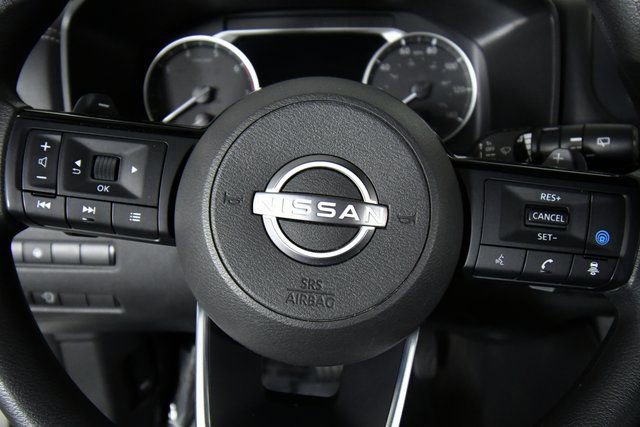 Used 2023 Nissan Rogue SV AWD/4WD image 2