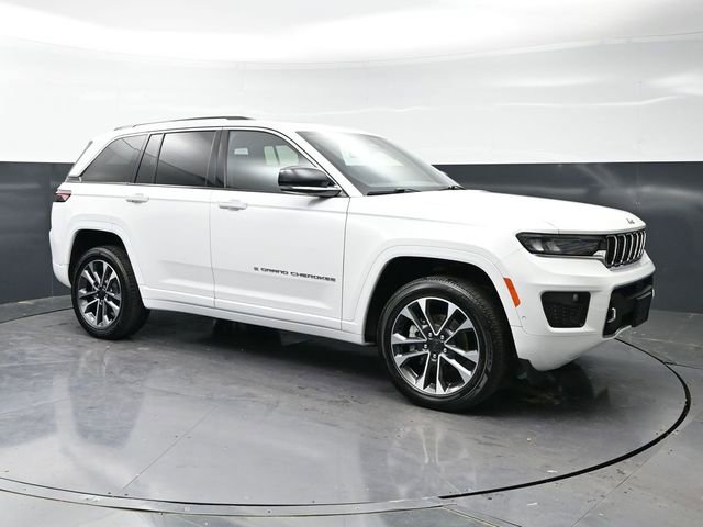 Used 2023 Jeep Grand Cherokee Overland w/ Luxury Tech Group IV AWD/4WD image 3