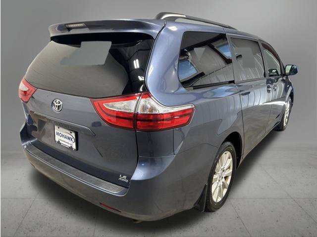 Used 2017 Toyota Sienna LE AWD/4WD image 5