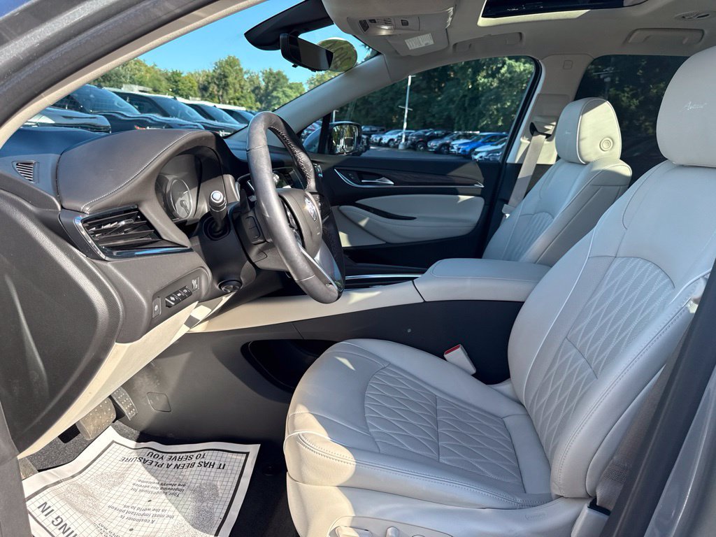 Used 2024 Buick Enclave Avenir w/ Avenir Technology Package AWD/4WD image 9