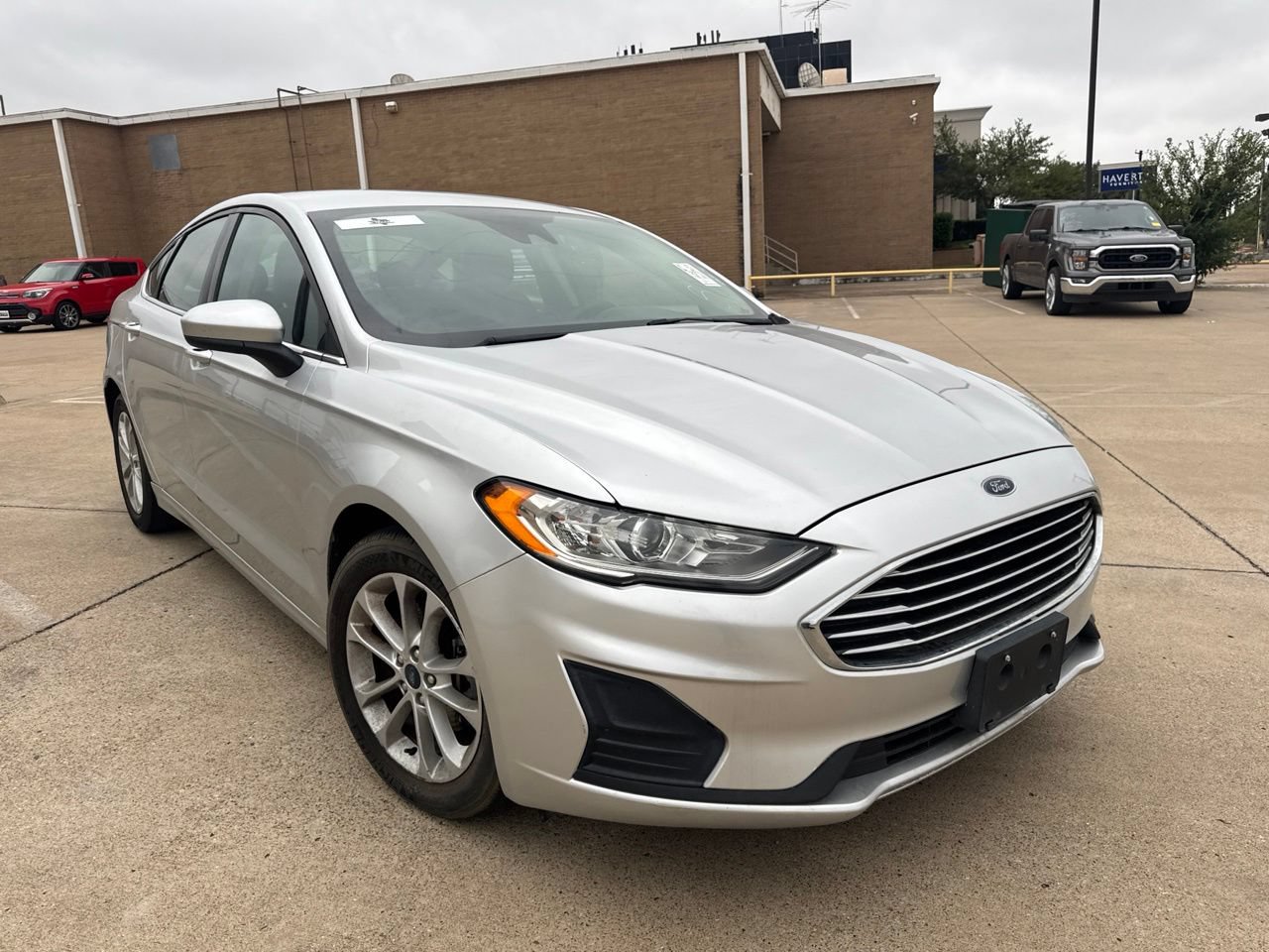 Used 2019 Ford Fusion SE FWD image 3