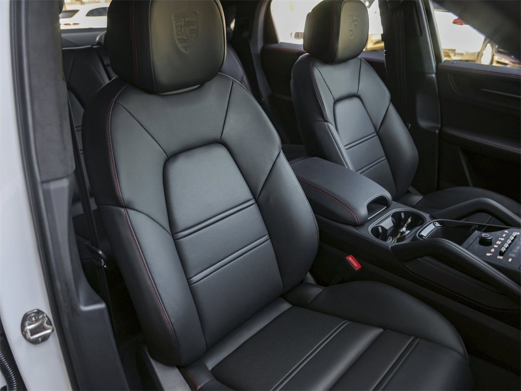 New 2026 Porsche Cayenne GTS image 39