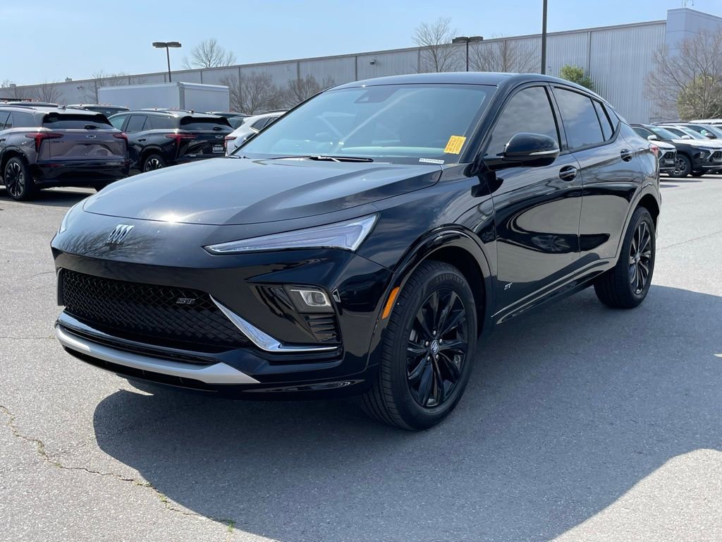 Used 2025 Buick Envista Sport Touring w/ Convenience II Package image 3