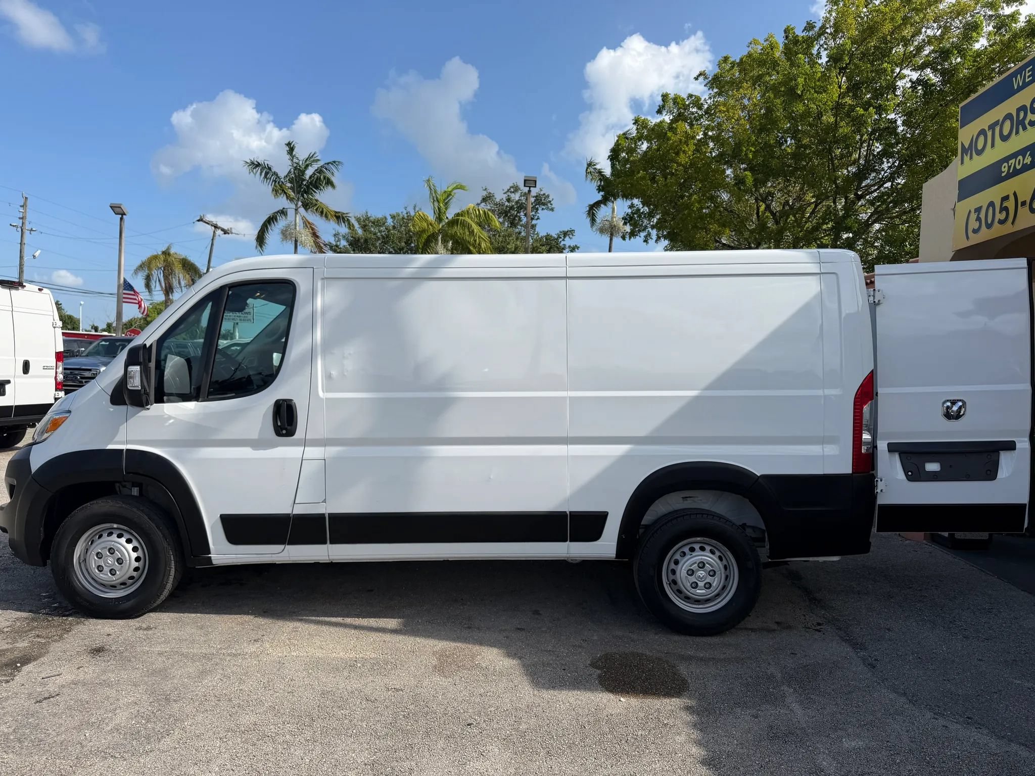 Used 2025 RAM ProMaster 2500 w/ Convenience Group FWD image 2
