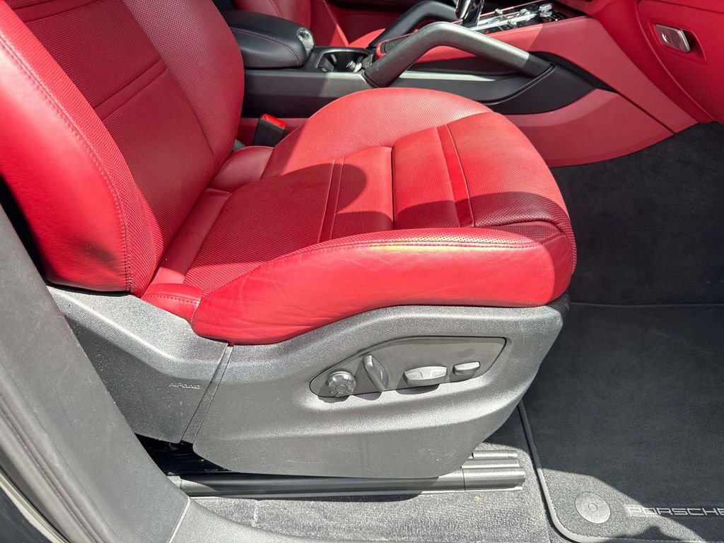 Certified 2023 Porsche Cayenne GTS AWD/4WD image 17