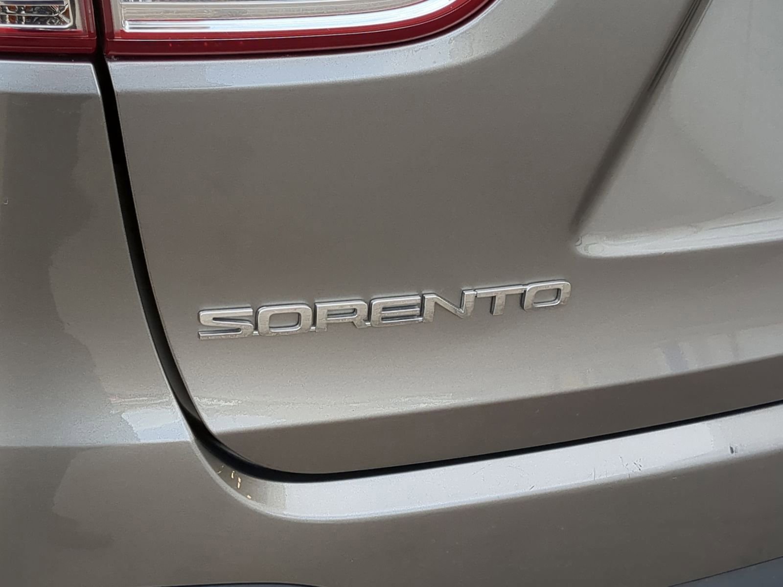 Used 2017 Kia Sorento LX image 14