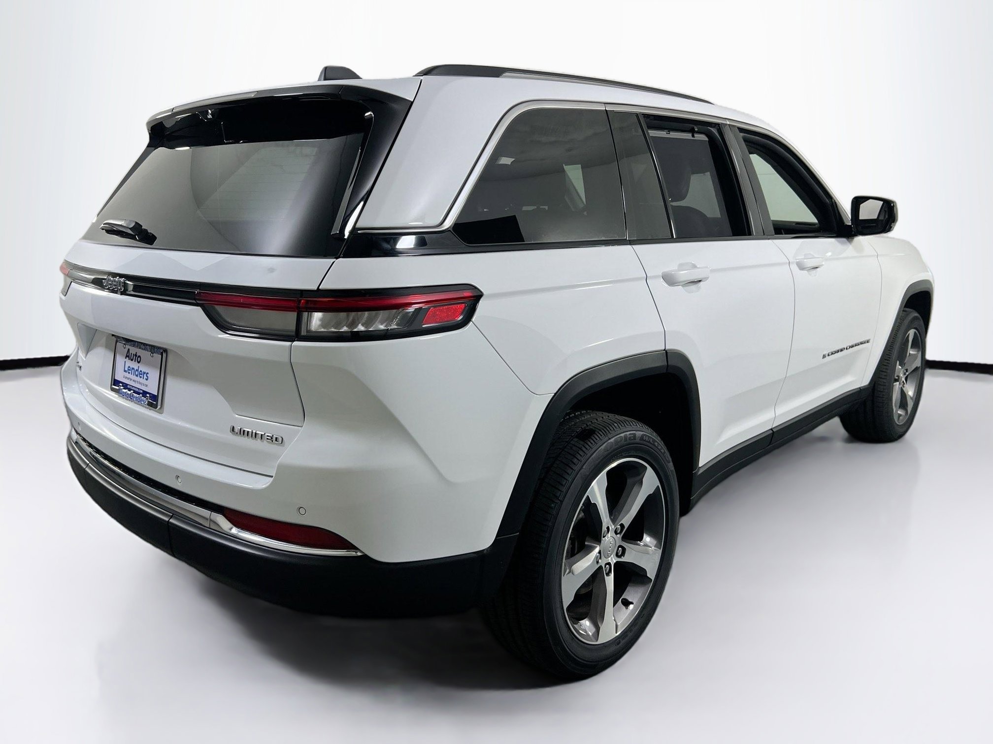 Used 2023 Jeep Grand Cherokee Limited w/ Luxury Tech Group II AWD/4WD image 5