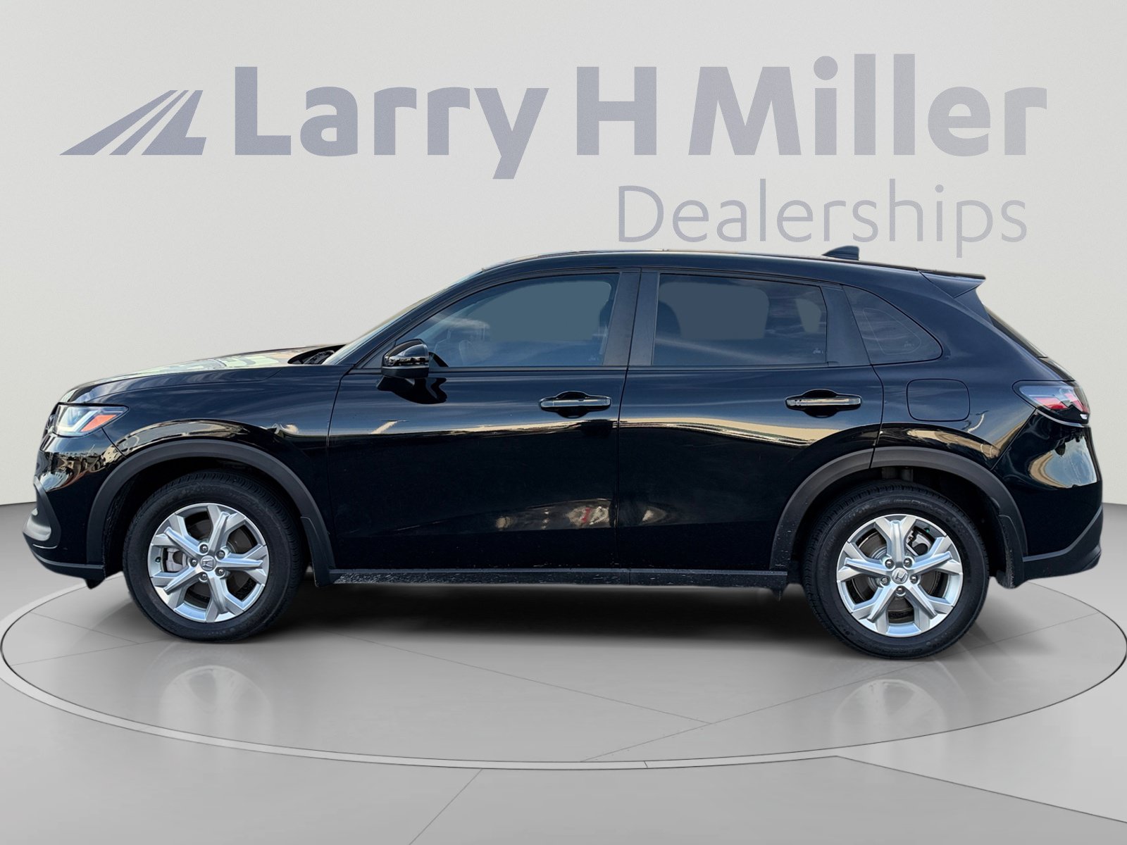 Used 2024 Honda HR-V LX image 2