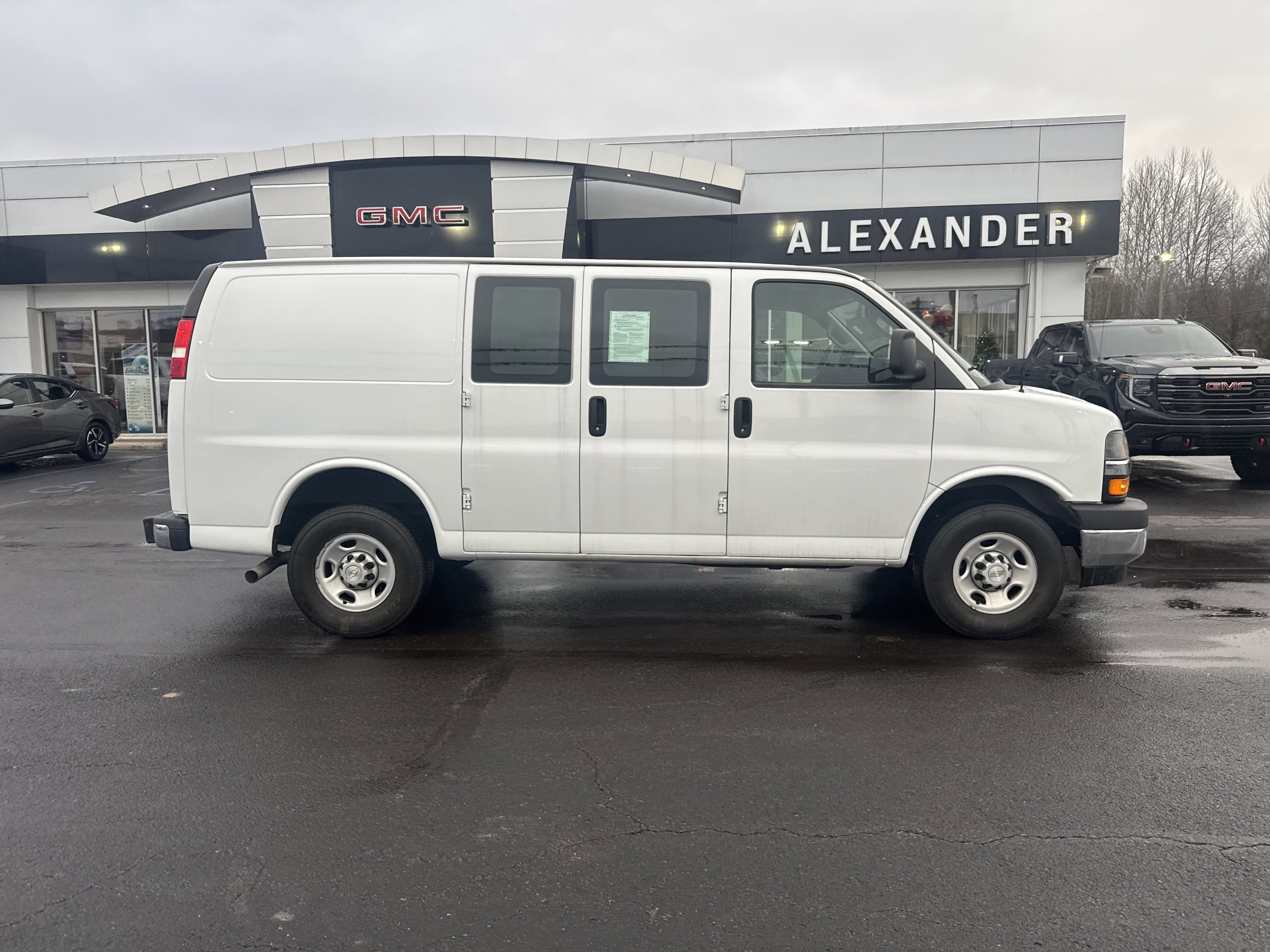 Used 2022 Chevrolet Express 2500 Work Van Full-size Cargo Van w/ Driver Convenience Package video 2