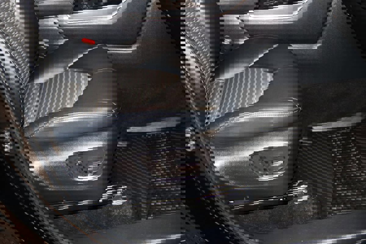 Used 2023 Toyota Highlander L image 54