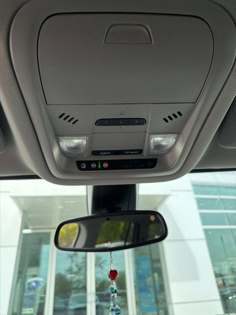 Used 2021 GMC Acadia SLT w/ Elevation Edition image 6