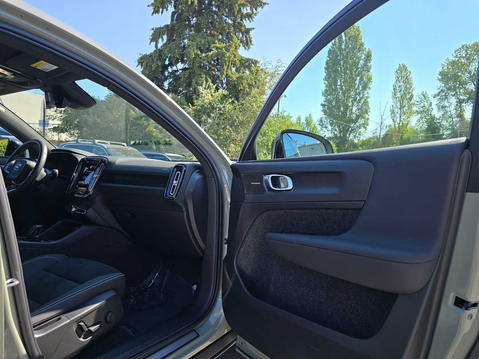 Used 2023 Volvo C40 P8 Recharge Ultimate w/ Protection Package Premier AWD/4WD image 12