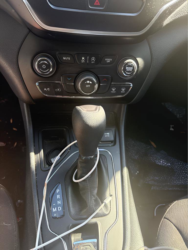 Used 2020 Jeep Cherokee Latitude image 8