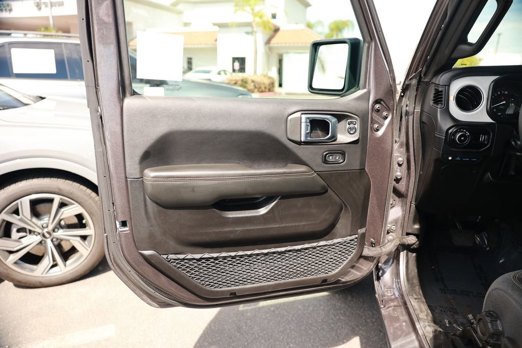 Used 2025 Jeep Wrangler Unlimited Sahara w/ Safety Group AWD/4WD image 17