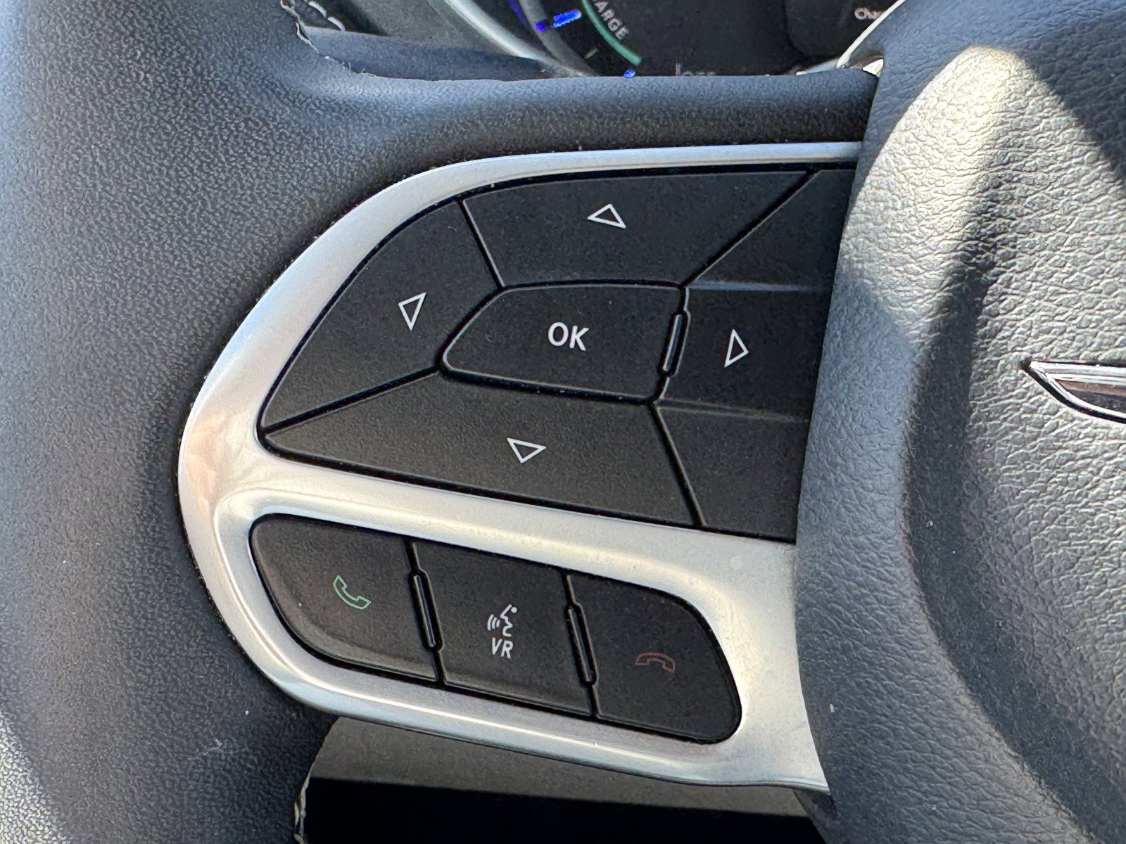 Used 2024 Chrysler Pacifica Limited FWD image 23