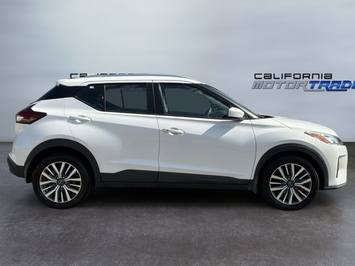 Used 2024 Nissan Kicks SV FWD image 4