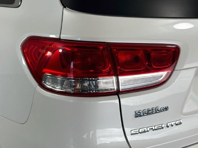 Used 2017 Kia Sorento FWD image 34