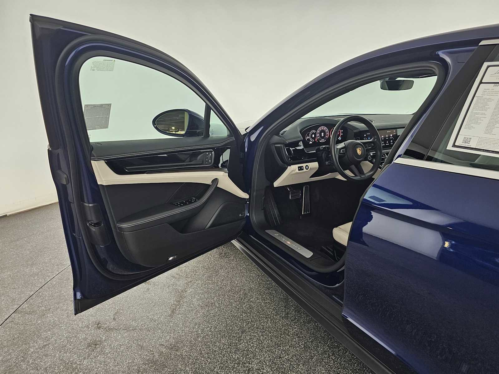 Used 2024 Porsche Panamera 4 image 37