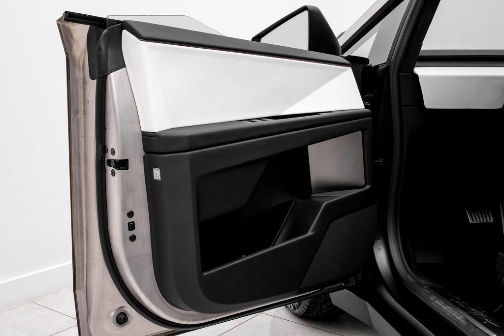 Used 2024 Tesla Cybertruck AWD Crew Cab image 42