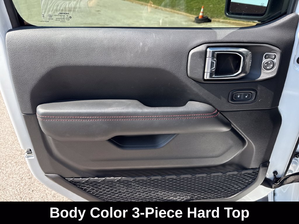 Used 2025 Jeep Wrangler Unlimited Rubicon AWD/4WD image 14