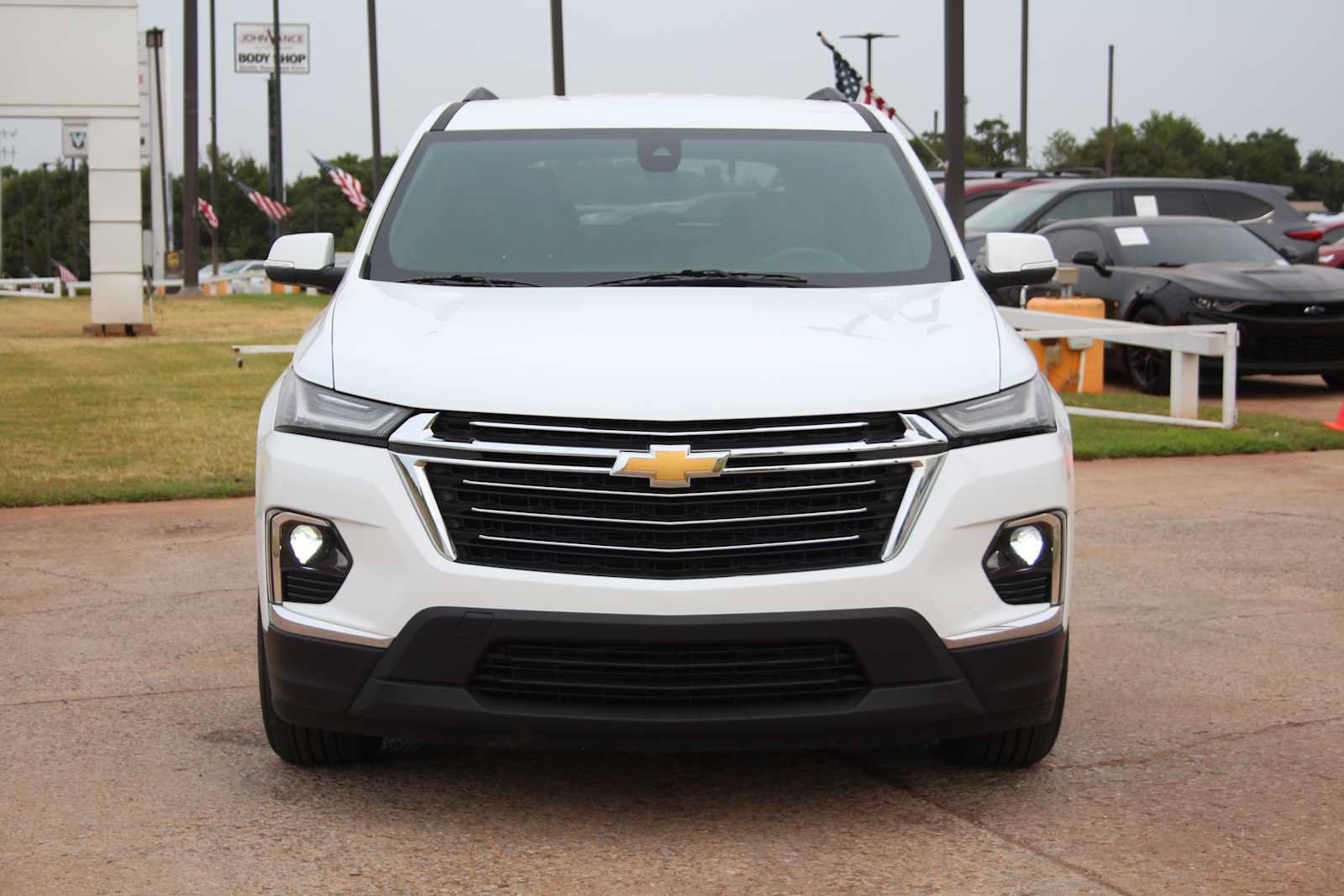 Used 2023 Chevrolet Traverse LT FWD image 3