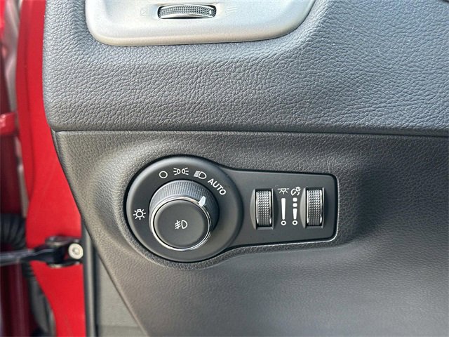 Certified 2020 Jeep Compass Latitude w/ Cold Weather Group image 24